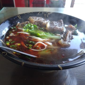 茂群正宗牛肉麵