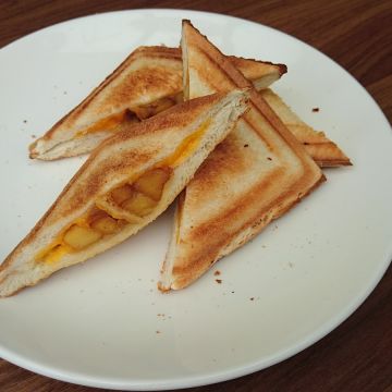 吐舌頭女孩三明治 Tosuto sandwich