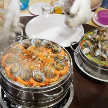 蒸食在 活海鮮蒸氣鍋