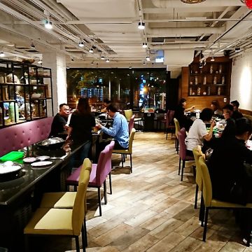 黑哥石頭自助火鍋城