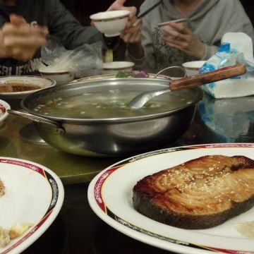 拉拉山廟口甕仔雞（林口店）