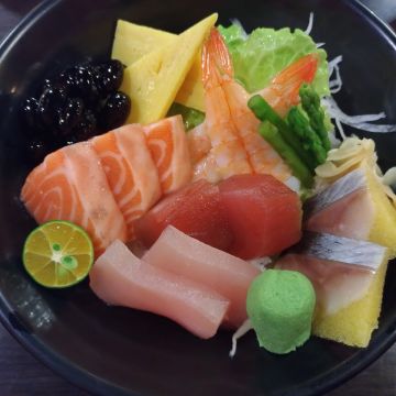 川禾平價生魚片丼飯定食