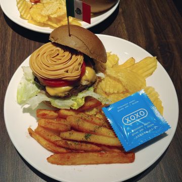 鬆飽 板橋江子翠店 Chill Burger
