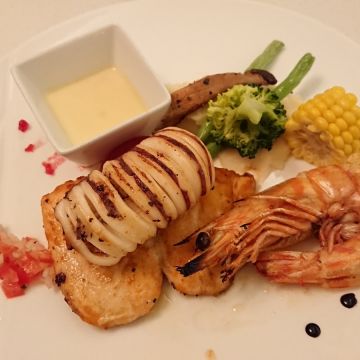 The Roof餐廳 Hotel COZZI和逸