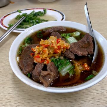 牛老二牛肉麵店