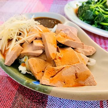 左鄰台南擔仔麵