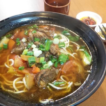 老傅麻辣煲麵食館