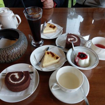 圓山草堂假日藝術家咖啡館