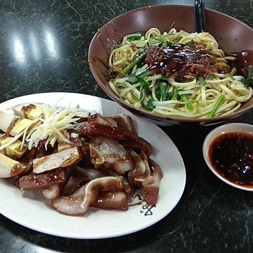 關西東安橋頭牛肉麵