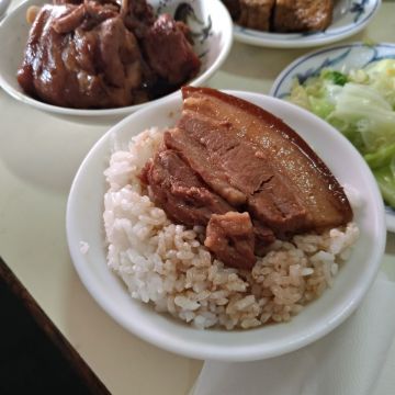 魯肉濱爌肉豬腳飯