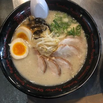 琉球新麵  通堂拉麵 小祿本店