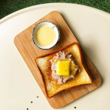 魚吃土。手作三文治。