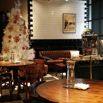 Ton Up Cafe（八里店）