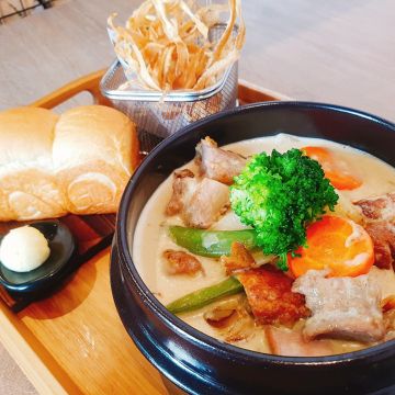 多一點咖啡館 A Little More Cafe & Osteria（前鎮店）