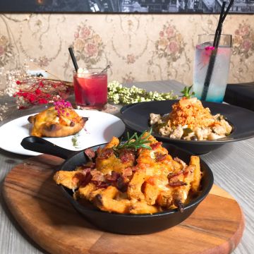 Red Circle HAIR SALON & BAR