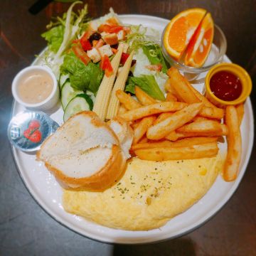 HALF TIME • Burger N Brunch