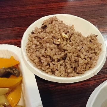 愛灑人間素食館