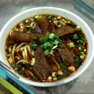 基隆小羅牛肉麵