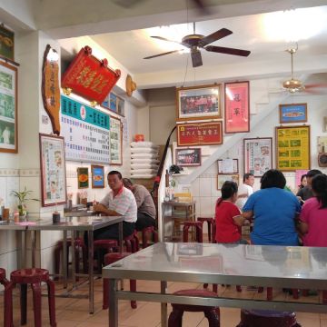 阿興嘴吃嘴魷魚羹