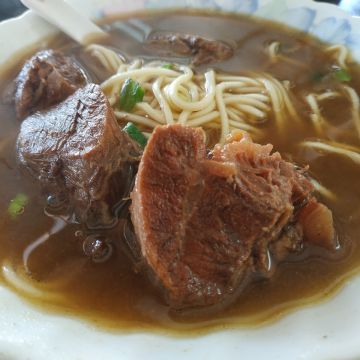 老鄧牛肉麵（內湖店）