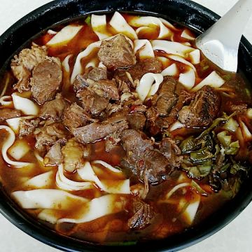 紅中青發白板麵食館