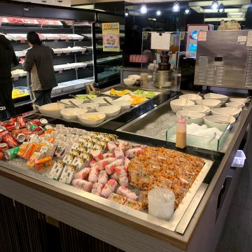 強強滾精緻吃到飽迴轉涮涮鍋