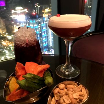 W Hotel 紫艷酒吧