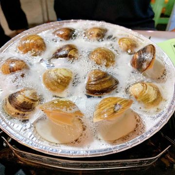 蜊正站好 首創diy炙燒活蛤蜊