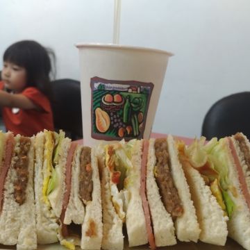 寶堡飽複合式早餐