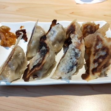 小ㄚ鳳 浮水魚焿