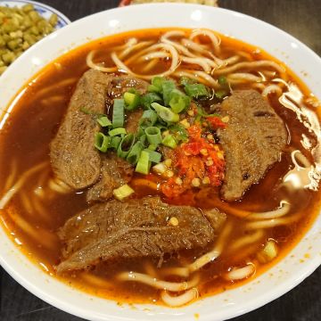 老張牛肉麵（苓雅店）