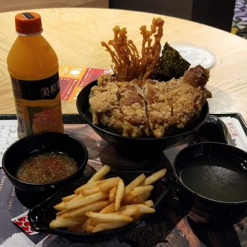 拉瑪右手 泰式咖哩丼 Ramayo