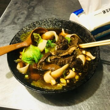 山東三合一牛肉麵