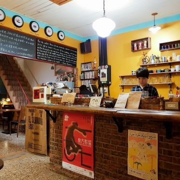暖暖蛇咖啡館 Café Flâneur