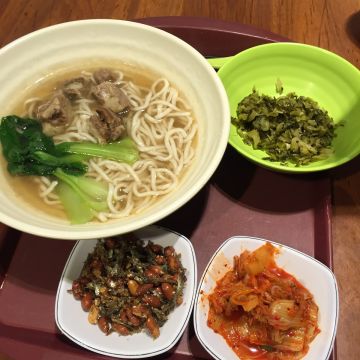 滬園金牌牛肉麵