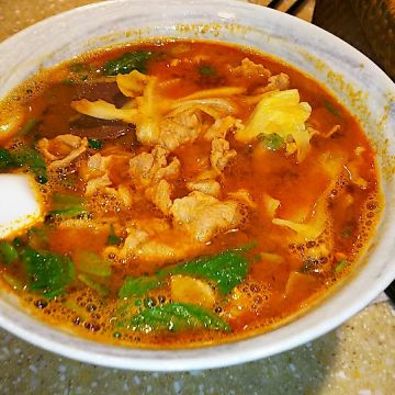 武 鼎越豐越南麵食館