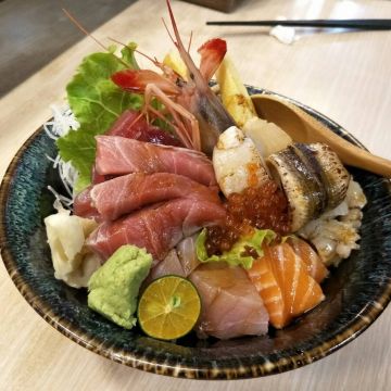 老程生魚片(華僑市場127號攤)