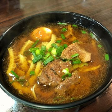 台灣牛霸王牛肉麵