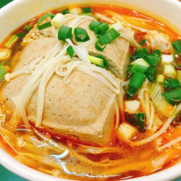 雅口麻辣鴨血臭豆腐