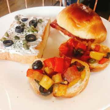 好聚。所 hiraeth cafe