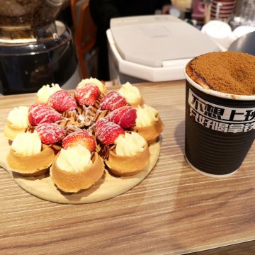 不想上班 只好喝拿鐵