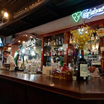 Willys Grill 葳苙二壘酒吧餐廳