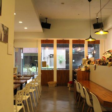 喝個咖啡吧 Hug Café