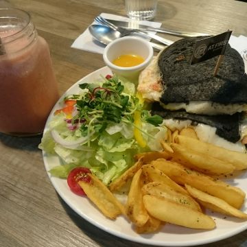 At • First Brunch 緣來 忠孝店