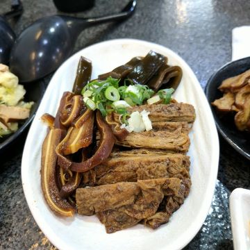 王德福滷担麵館