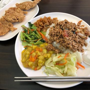 紅廚 排骨飯 牛肉麵