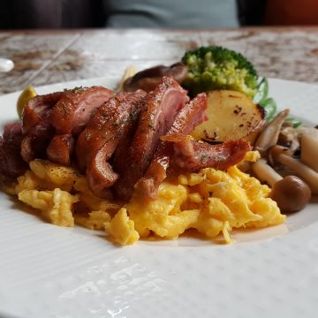 知事官邸 1900 Café