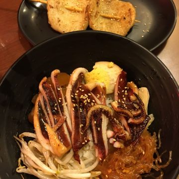 八葉燒烤雞腿飯