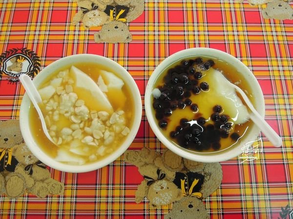 <食。新北三峽>阿松伯豆花｜３０年老店！三峽老街.小吃美食.豆花口感有彈性好吃！粉圓豆花、花生豆花、綠豆湯、黑糖剉冰