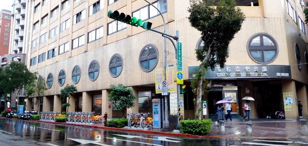  台北【詹記麻辣火鍋 敦南店】復古台味新風貌．麻辣鴨血食在美味